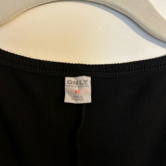 XL Old Navy Black Ribbed Pajama Romper - Picture 3 of 4